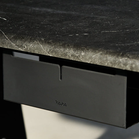 Built-in Cable Wide Management Tray